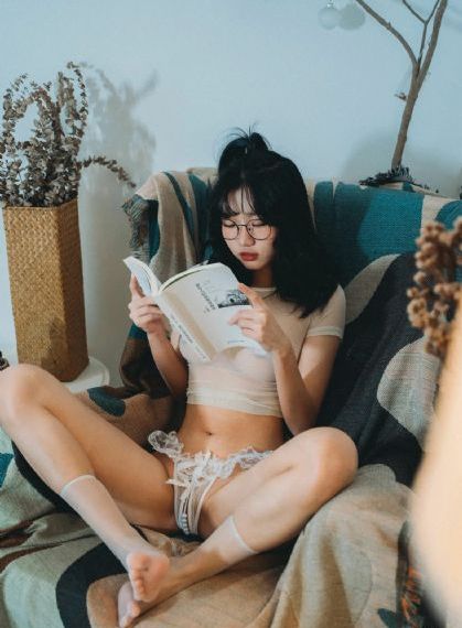 含着女王的玉足喝女王的圣水_高清神马影院手机在线